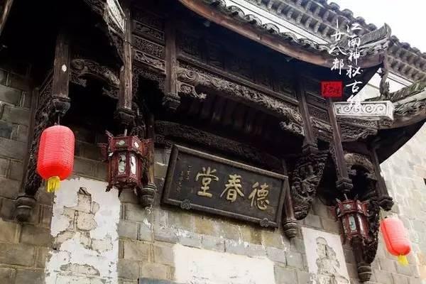 逃离废墟镇